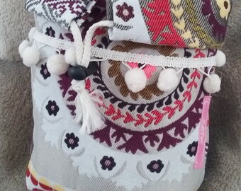 basket/purse, makeup or toiletries