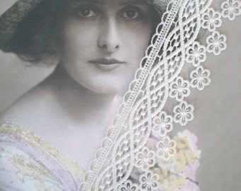 Gorgeous 2" Wide Venice Lace Trim in White (1 yard)