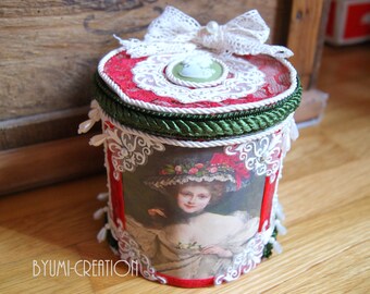 Box red, white and green baroque