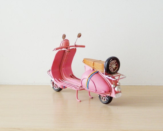 Pink Vespa Scooter Miniature Vintage Collectible Vepsa Tin And Rubber Pink Vespa Scooter Miniature Vintage Collectible Vepsa Tin And Rubber