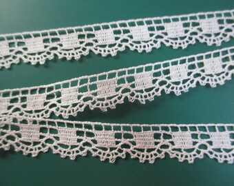 2 m 1.3 cm wide white lace
