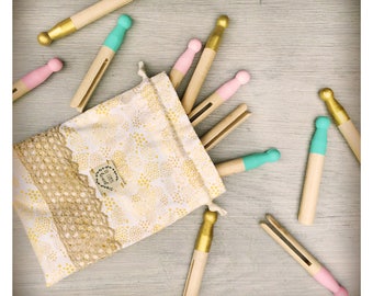 Bag of 12 vintage clothespins