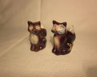 Vintage foxes salt and pepper shakers
