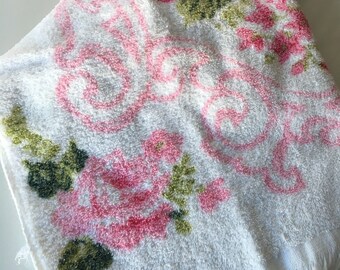 Cannon bath towel with pink florals