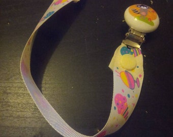 Lemur pacifier