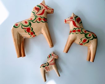 Set of 3 Vintage Nils Olsson Dala Horses / Handpainted Handcarved Natural Wood / Retro Swedish Wooden Figurines / Mid Century / Scandinavian