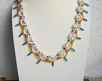 Collier Plastron En Coquillages Violets Et Noirs – Style Bohème Et Naturel