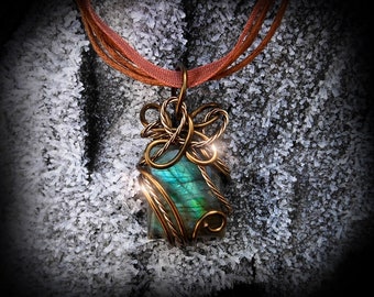 Labradorite wire wrapped pendant / Magical pendant / Wire wrapped pendant / Wire wrap jewelry / Copper wire wrapped pendant / Unique jewelry