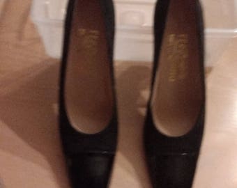 Vintage Ferragamo Black Leather Pumps Size 9.5 AAAA