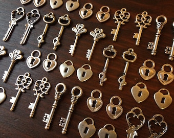Lock & Key - Skeleton Keys and Locks - 20 x Antique Silver Vintage Skeleton Keys and 20 Small Heart Lock Charms Set