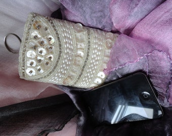 iPhone pouch. Mobile case cover. Cell phone pouch for iPod.Cell phone pouch. Cool ethnic mobile pouch or MP3 player. Artikrti.