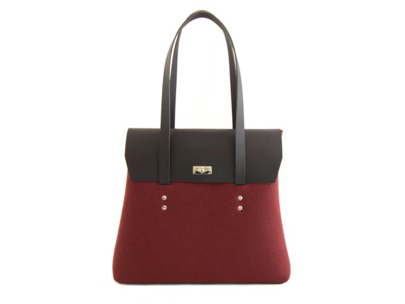 Felt and leather LARGE FLAP BAG / shoulder bag / elegant bag / maroon and black / leather straps / tote bag / wool felt / made in Italy