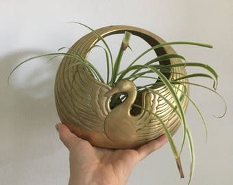 vintage brass hollywood regency hanging swan planter. mid century boho brass plant hanger. glam brass planter. crane bird hanging planter