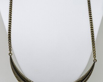Lovely brass tone neckalce