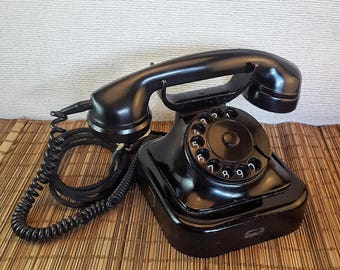 Vintage Dutch PTT Siemens Norm 51 desk telephone with bakelite dial & handle (c. 1951)