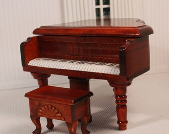 Vintage Baby Grand Piano in 1:12 scale