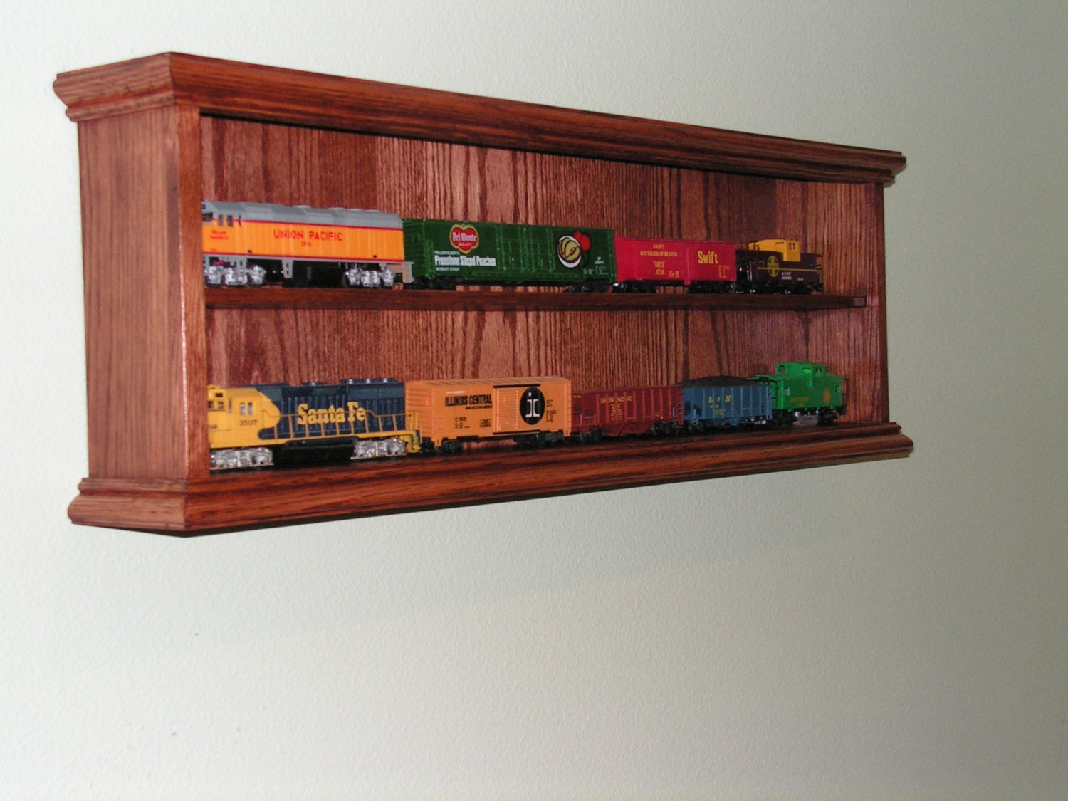 Train display case for your HO model railroad