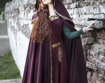 Medieval Wool Hooded Cloak "Sansa"