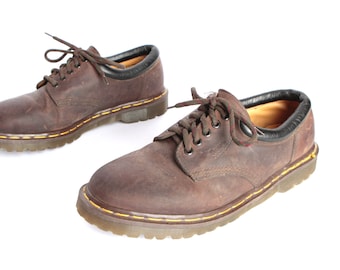 mens size 10.5 DOC MARTENS style brown leather 90s BROGUES 5 eyelets shoes
