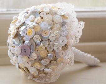 Button bouquet white, cream and pearl