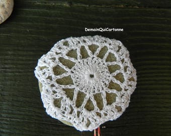 Summer decoration: white garment Pebble