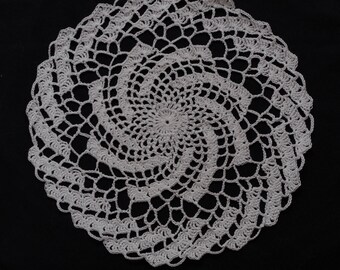 crocheted doily, round, white cotton, 22 cm diameter