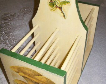 Put utensils or POT has UTENSIL