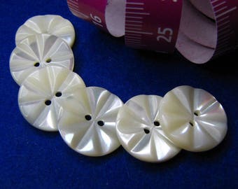 White buttons carved mother of 1.5 cm (6) - #3202_15
