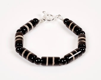 Listra - bracelet of banded agate, black onyx and sterling silver