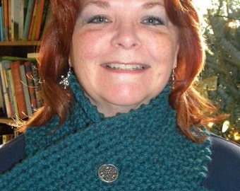 Seed Stitch Scarflette with button