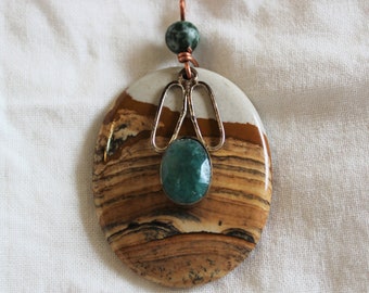 Pendant-Sandstone with 'emerald' in sterling silver