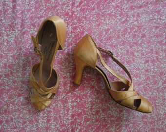Vintage 1930s Silk Pumps - Peach Silk Heels