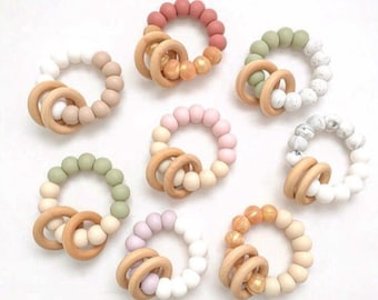 Small Rattle //teething teether baby toy wood rings natural develpmental learning
