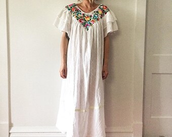 20% OFF SALE Vintage Embroidered Mexican Kaftan, Oaxaca Kaftan , Mexica Mexican Maxi Dress