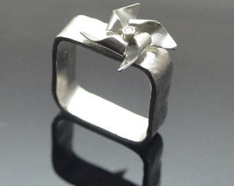 Windmill - kinetic ring - sterling silver