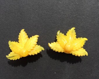 Pretty Sunny Yellow 1950s Clip-on Earrings