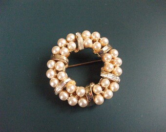 Vintage Coro Pearl & Rhinestone Brooch Pin