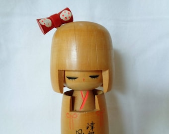 1137 : Kokeshi doll,Nice Vintage Japanese wooden Sosaku Kokeshi doll ,ARTIST'S Work,marked, Handcrafted in Japan