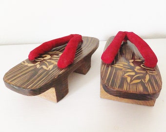 Vintage Japanese Sandals Geisha Style Red Asian Shoes Maiko Geta Shoes Raised Flip Flops Asian Shoes Mid Century Japanese Decor Retro Geisha