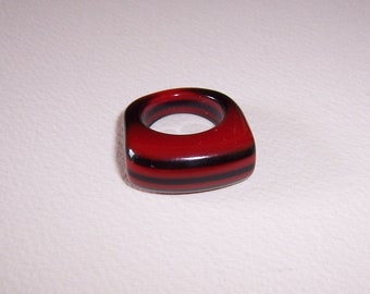 Vintage Lucite Ring, Laminated Striped, Mod, Red & Black, Size 8, 1960's