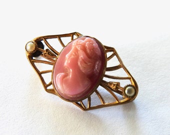1930s Pink Pressed Glass Cameo Brooch