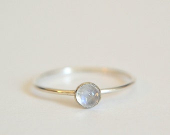 Sterling Silver Moonstone Ring, Moonstone Ring Silver, Silver Rainbow Moonstone Ring, Silver Stackable Ring, Stacking Ring, Dainty Ring