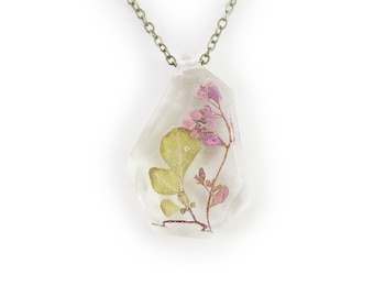 Pressed Flower Resin Necklace • Nature Necklace • Eco Resin Pendant Terrarium Jewelry • Flower Jewelry • Science Jewelry • Flower Jewelry