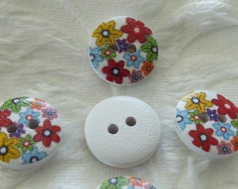 WHITE DECORATED MULTIFLEURS WOODEN BUTTON