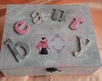 Romantic makeup or new jewelry box