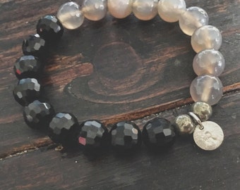 Chalcedony and black glass bracelet