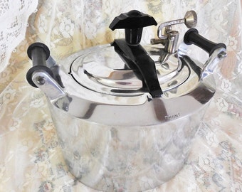 Vintage Molded Aluminum, Art Deco Minit Maid or Minitmaid Pressure Cooker, Interesting Seamless Mid Century, Art Deco Design