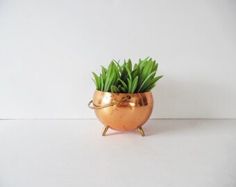 Vintage copper footed planter Vintage copper planter Vintage copper round planter Vintage Coppercraft guild planter Vintage flower pot
