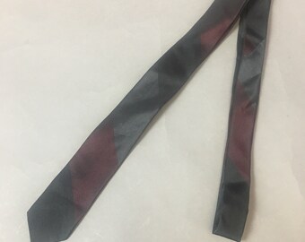 Vintage skinny tie / vintage tie / striped tie / skinny tie