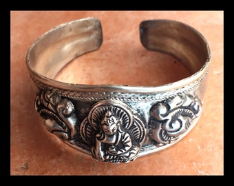25g Sterling Silver Budda Bracelet, Handmafe, lovely sculpted bracelet
